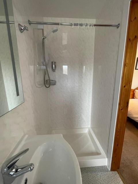 אורקני Royal Oak Guesthouse מראה חיצוני תמונה